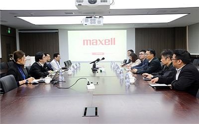 福建省电子信息集团党委副书记、董事郑志锋一行到麦克赛尔调研